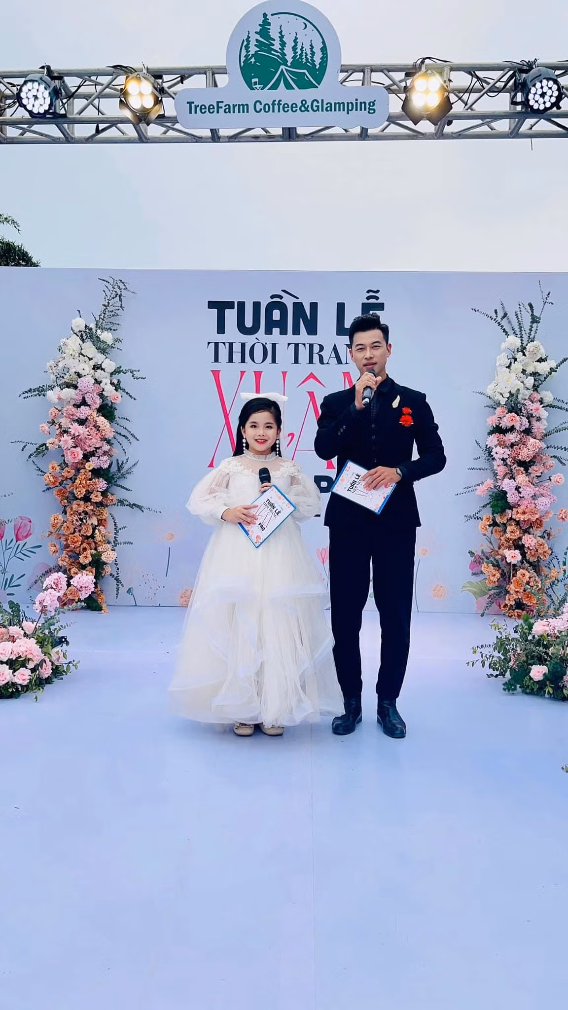 Tú An là gương mặt MC nhí quen thuộc tại nhiều sàn diễn thời trang.