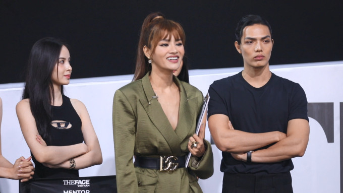 Vũ Thu Phương và Anh Thư bị khán giả đánh giá là đang cố tình chèn ép đàn em. Vũ Thu Phương và Anh Thư bị khán giả đánh giá là đang cố tình chèn ép đàn em.