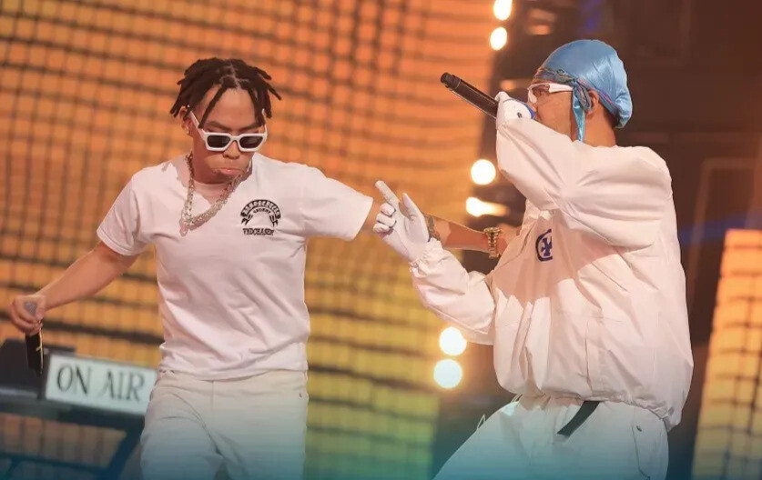 HLV Big Daddy cũng nhận xét rằng phần của WXRDIE quá hay và vô tình làm cho “nhân vật chính” Minh Lai bị lấn át trong đêm diễn. HLV Big Daddy cũng nhận xét rằng phần của WXRDIE quá hay và vô tình làm cho “nhân vật chính” Minh Lai bị lấn át trong đêm diễn.