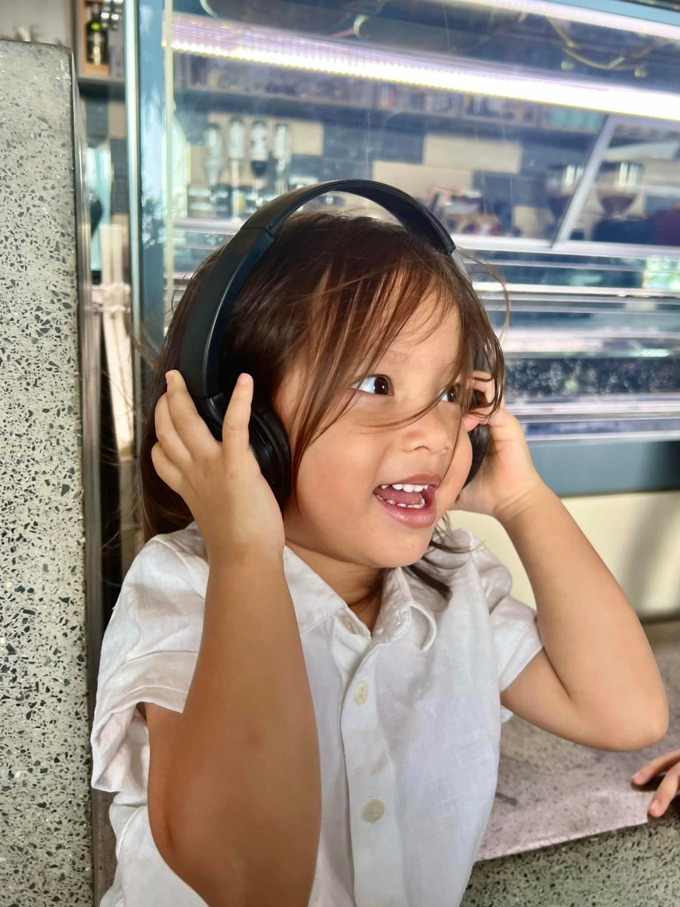 Lisa nhận được sự yêu mến từ cộng đồng mạng bởi vẻ ngoài xinh xắn. Lisa nhận được sự yêu mến từ cộng đồng mạng bởi vẻ ngoài xinh xắn.