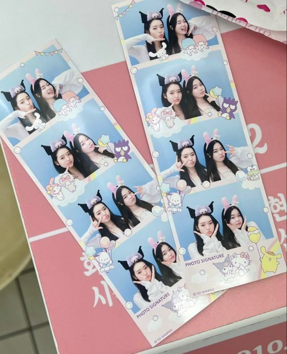 Không khó để bắt gặp nhiều bạn trẻ cùng nhau chụp ảnh trong các photo booth. Không khó để bắt gặp nhiều bạn trẻ cùng nhau chụp ảnh trong các photo booth.