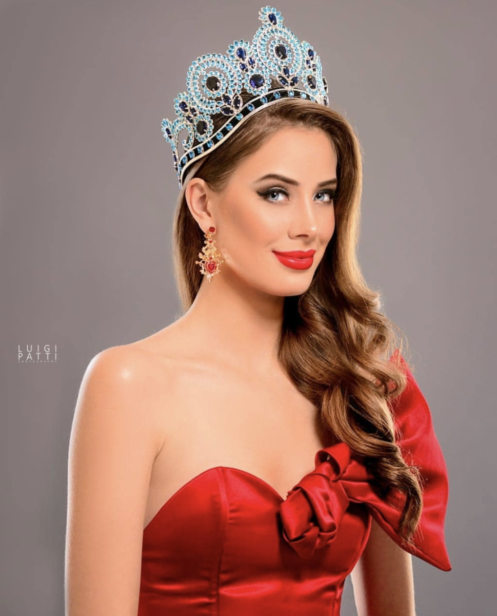 Anahi Hormazabal Garay sở hữu nhiều tài lẻ và có niềm yêu thích đặc biệt với nghệ thuật. Anahi Hormazabal Garay sở hữu nhiều tài lẻ và có niềm yêu thích đặc biệt với nghệ thuật.