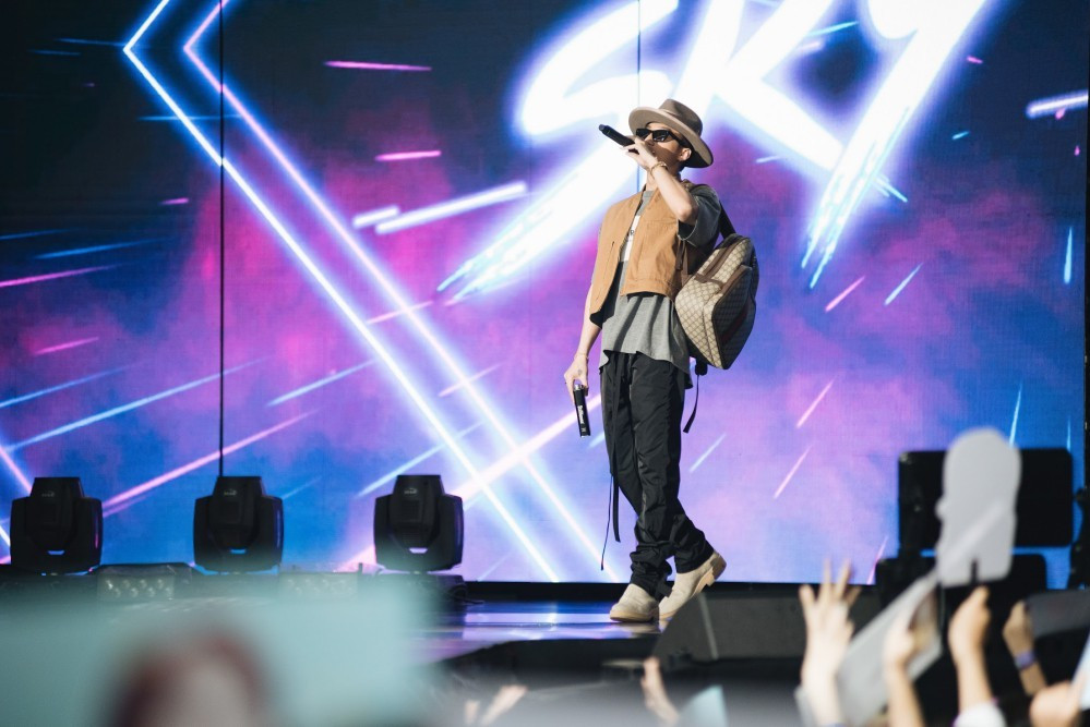 Sơn Tùng cũng không ít lần sử dụng Gucci trên sân khấu với phong cách rất Gen Z. Sơn Tùng cũng không ít lần sử dụng Gucci trên sân khấu với phong cách rất Gen Z.