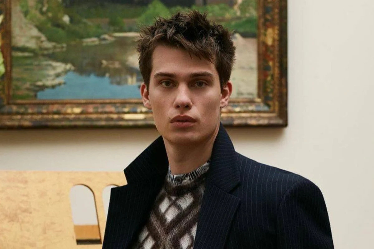 Nicholas Galitzine được đồn đoán là hoàng tử xuất thân từ giới quý tộc Nga. Nicholas Galitzine được đồn đoán là hoàng tử xuất thân từ giới quý tộc Nga.