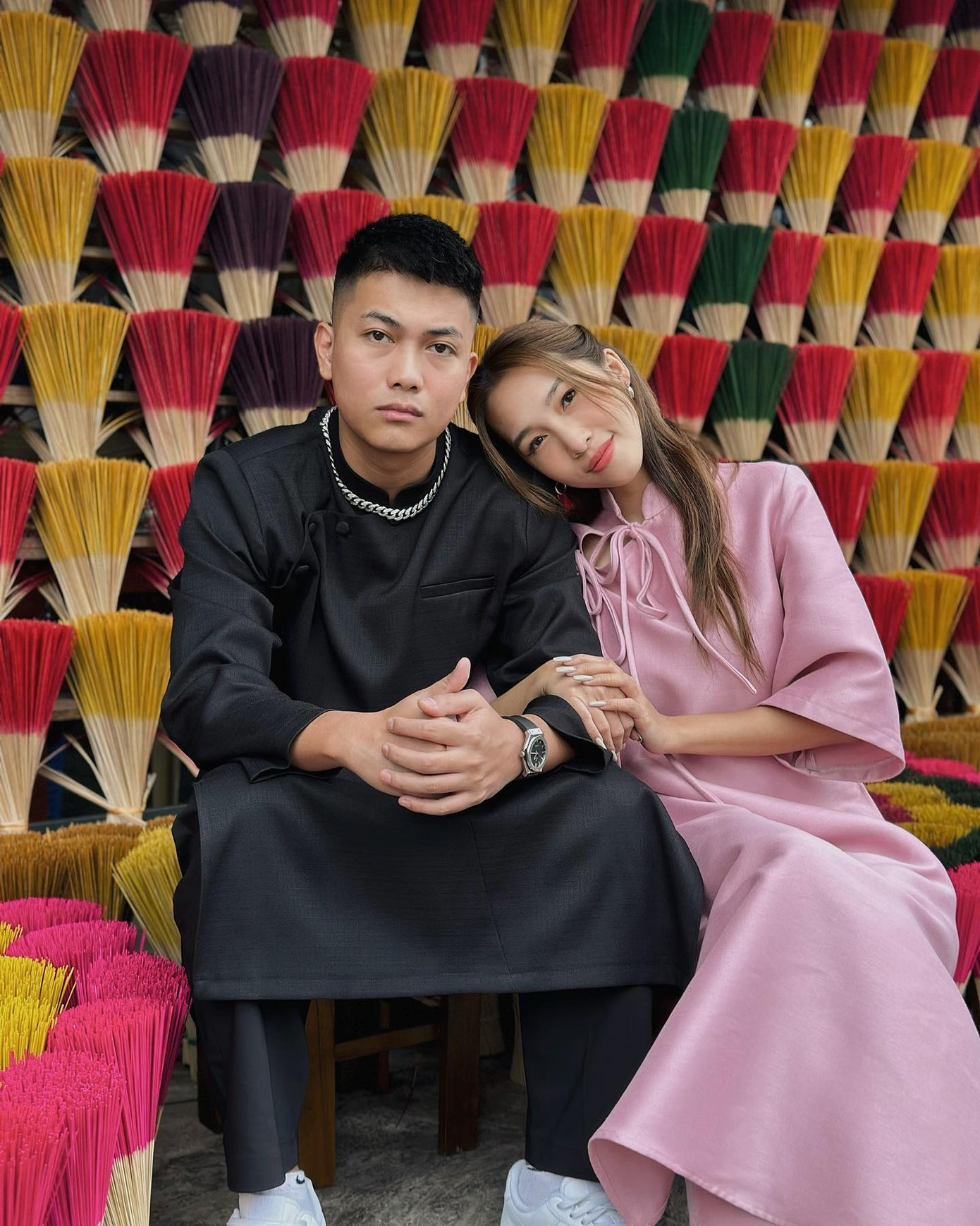 Cặp đôi gây ngỡ ngàng khi công khai mối quan hệ sau nhiều năm âm thầm về chung một nhà. Cặp đôi gây ngỡ ngàng khi công khai mối quan hệ sau nhiều năm âm thầm về chung một nhà.