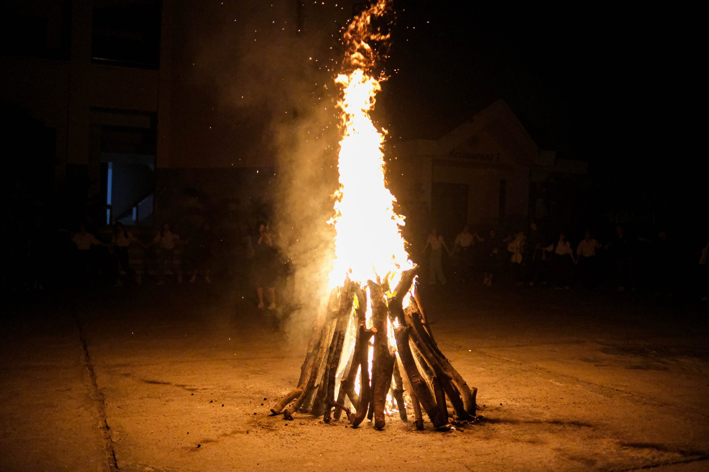 Đây không chỉ là dịp để các bạn trại sinh giao lưu, thắt chặt tình đồng chí mà còn là cơ hội để chúng ta cùng ngồi lại với nhau, nhìn lại hành trình công tác đã qua. Nguồn: Sức trẻ Nhân Văn