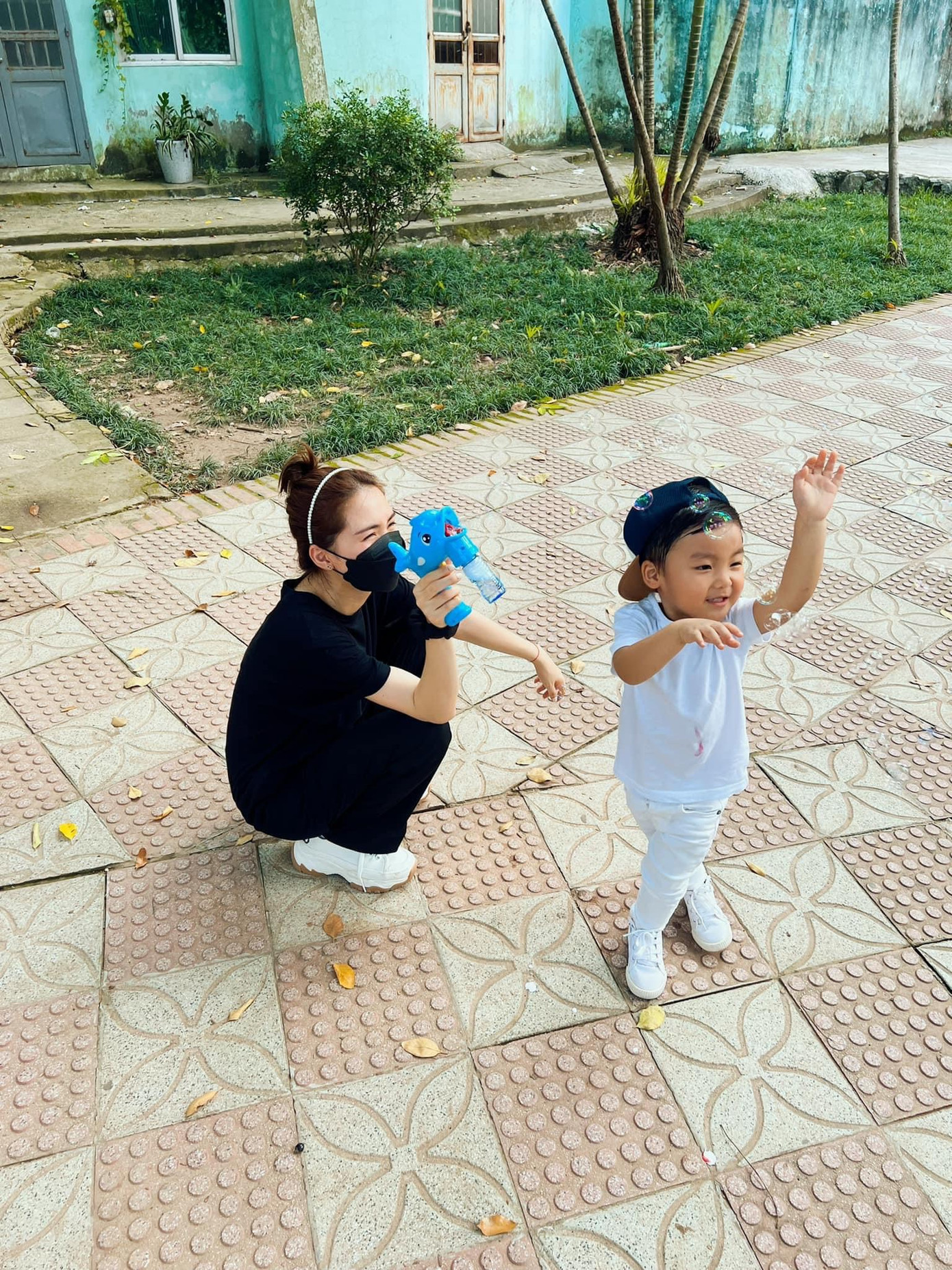 Cuộc sống hiện tại của bà mẹ đơn thân Hòa Minzy vẫn hạnh phúc, bình yên.