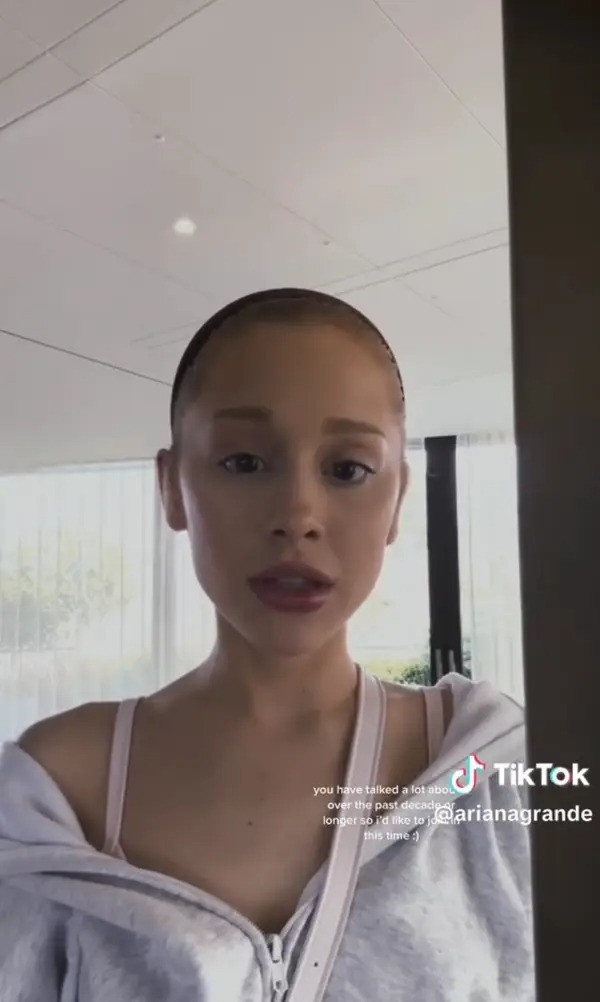 Ariana Grande trong video TikTok mới nhất. Ariana Grande trong video TikTok mới nhất.