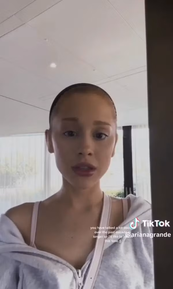 Ariana Grande trong video TikTok mới nhất.