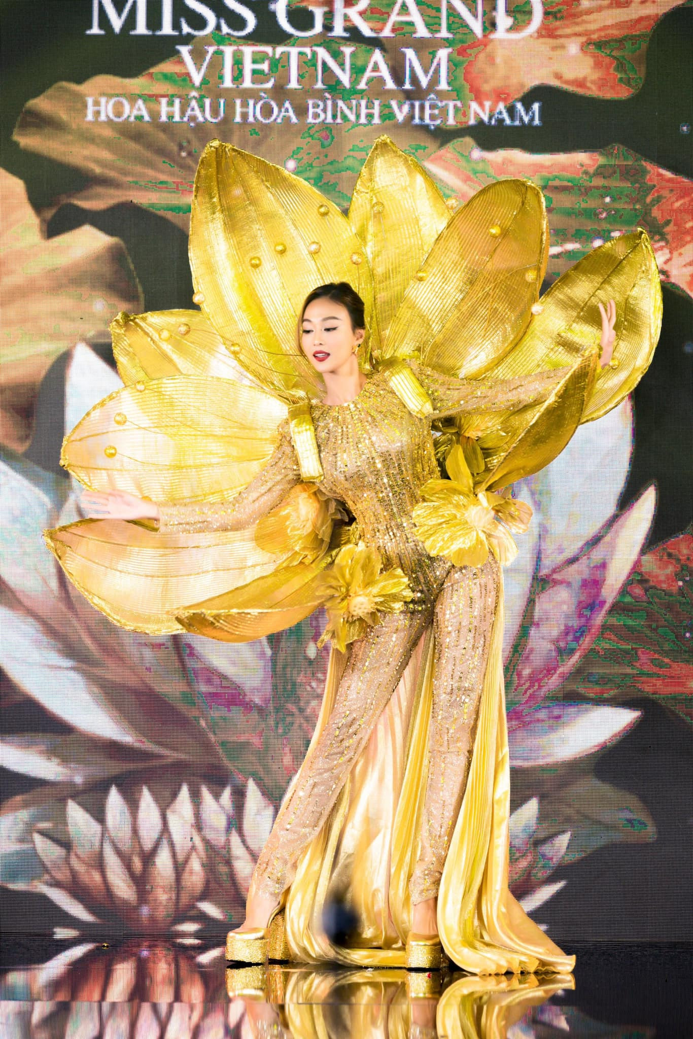 Nàng hậu liên tục gặt hái được thành công trong lĩnh vực thời trang.