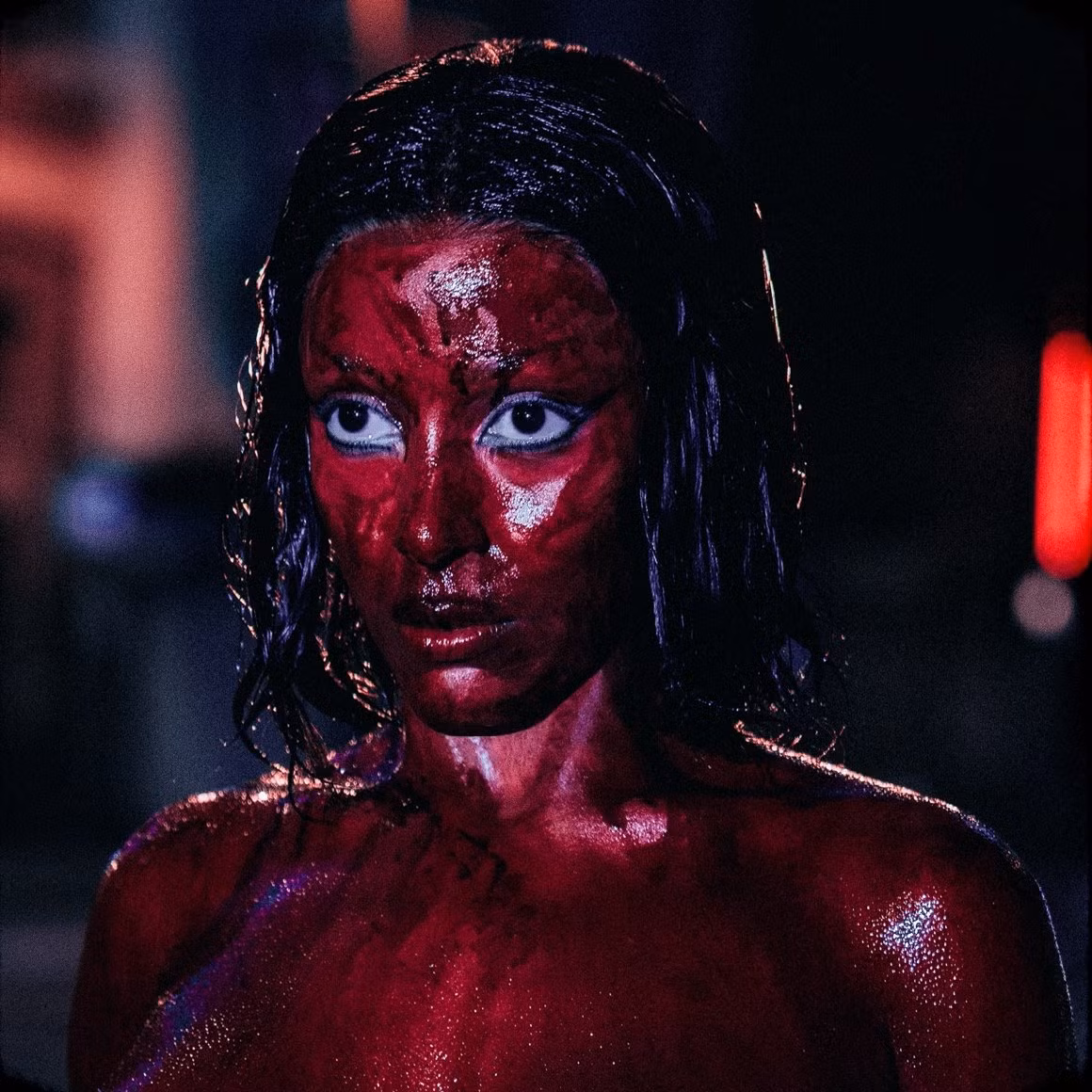 Ngoại hình của nhân cách thứ 2 - Scarlet, được Doja Cat giới thiệu trong MV Attention.