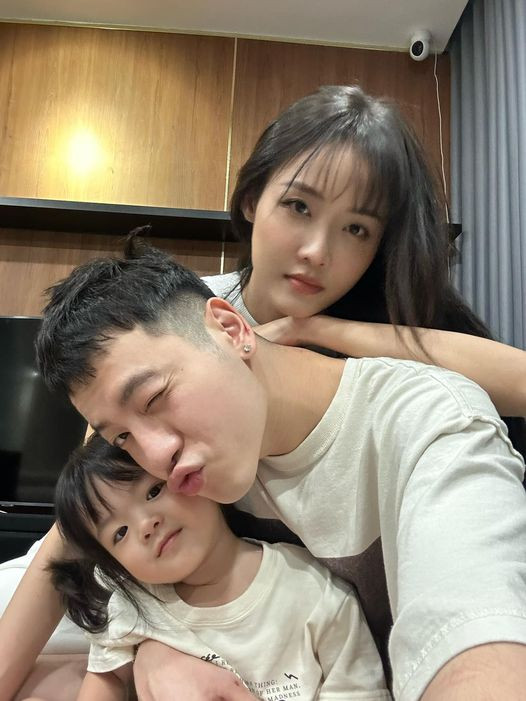 Mặc dù, cả hai đã dọn về sống chung nhưng chưa đăng ký kết hôn.