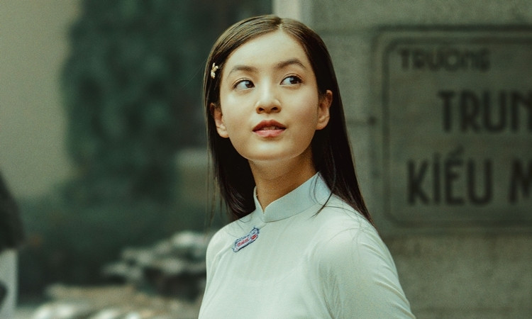 Cô Hồng Mắt Biếc gây thương nhớ một thời không ngừng lột xác và hoàn thiện bản thân. Cô Hồng Mắt Biếc gây thương nhớ một thời không ngừng lột xác và hoàn thiện bản thân.