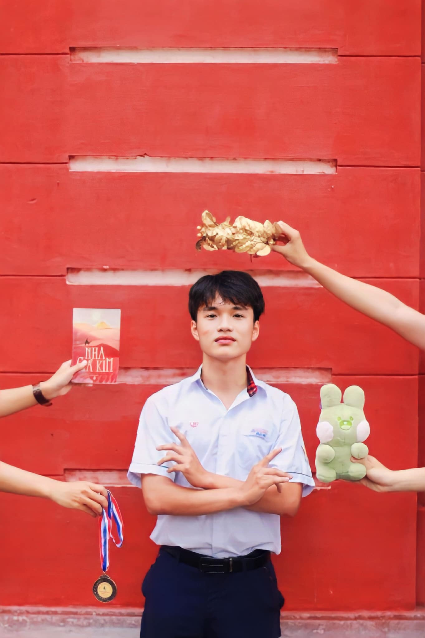 Cậu bạn luôn giữ tinh thần thoải mái và tự tin khi bước vào phòng thi