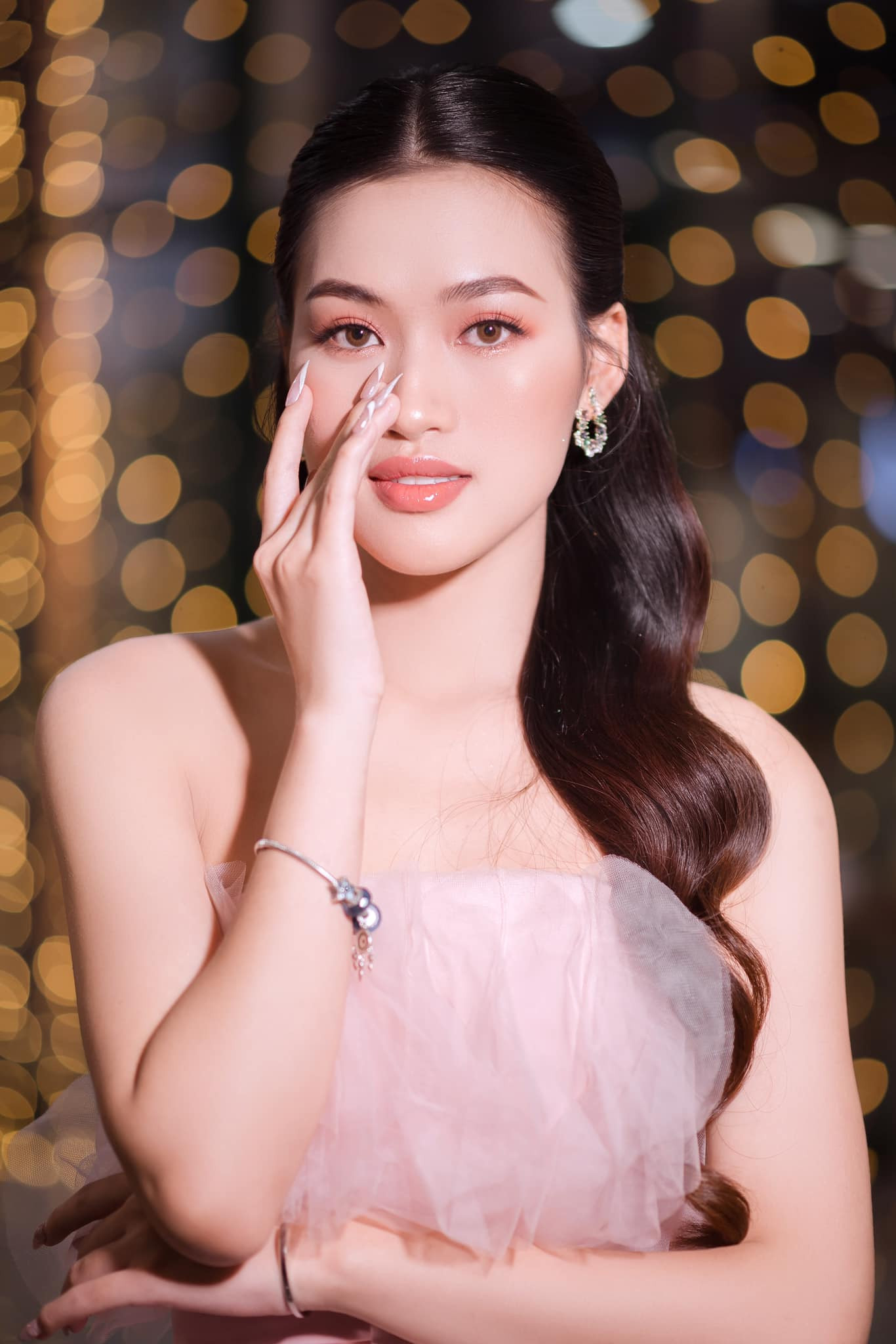 Minh Thư vẫn chưa có quá nhiều hoạt động so với các nàng hậu còn lại.