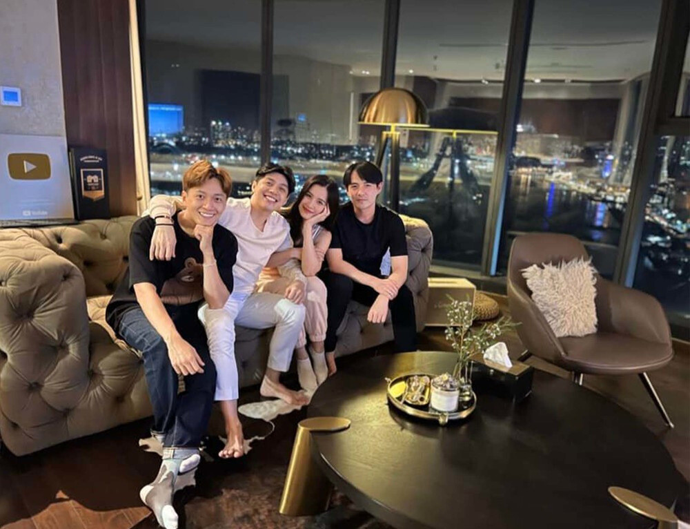 Hiện tại, Ngô Kiến Huy, Đông Nhi và Noo Phước Thịnh vẫn thường chia sẻ những khoảnh khắc tụ tập vui vẻ cùng nhau. Hiện tại, Ngô Kiến Huy, Đông Nhi và Noo Phước Thịnh vẫn thường chia sẻ những khoảnh khắc tụ tập vui vẻ cùng nhau.