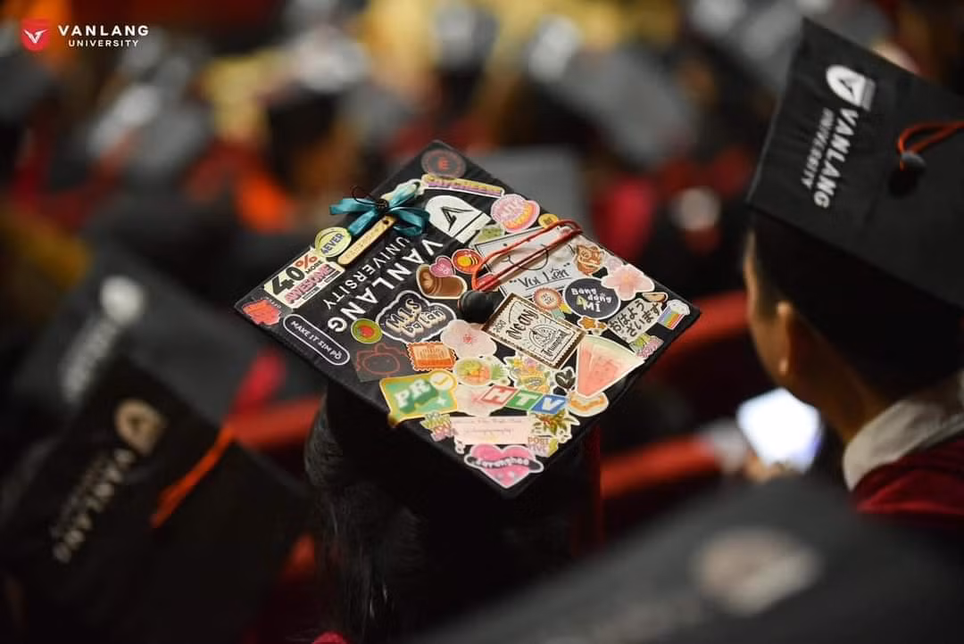 Không chỉ đẹp, chiếc mũ cử nhân chỉ có duy nhất 1 chiếc. - Nguồn: Văn Lang University