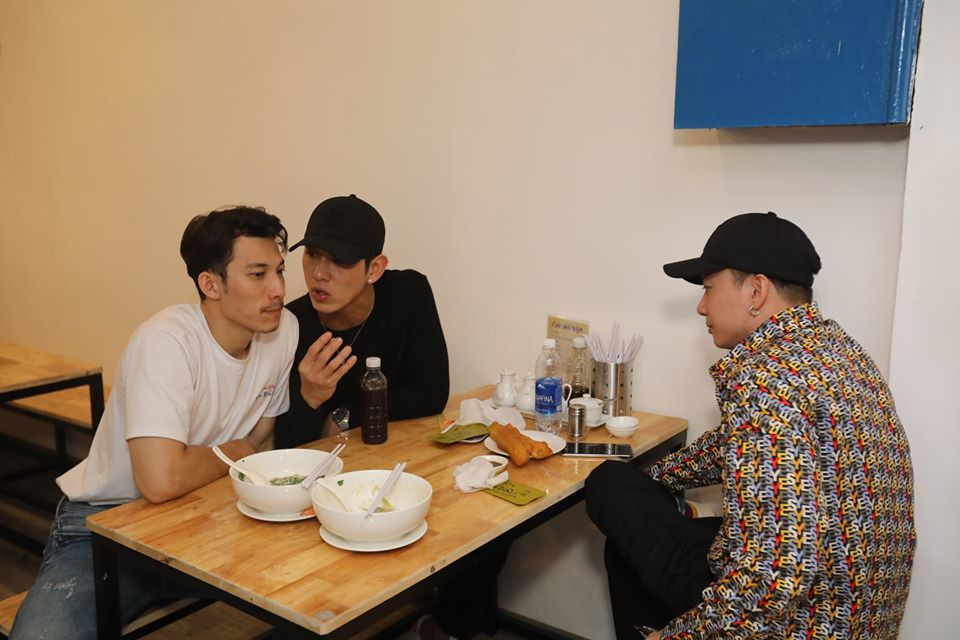 Cả ba thường xuyên xuất hiện bên cạnh nhau trong các sự kiện, cuộc vui. Cả ba thường xuyên xuất hiện bên cạnh nhau trong các sự kiện, cuộc vui.