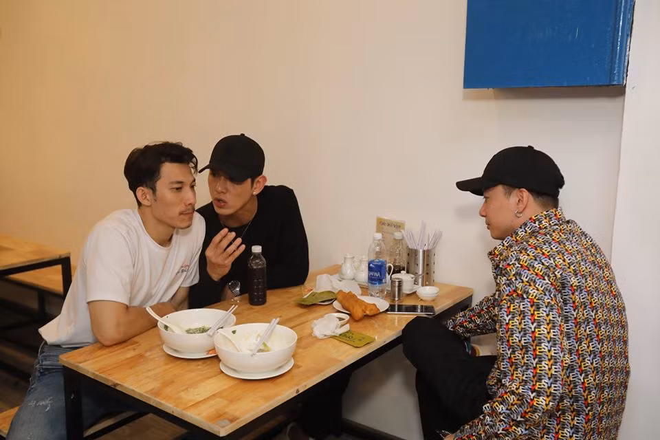 Cả ba thường xuyên xuất hiện bên cạnh nhau trong các sự kiện, cuộc vui.