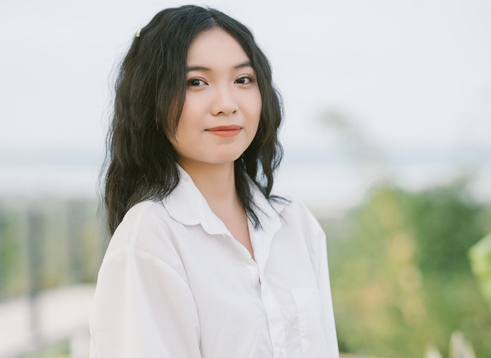 Những hôm có bài kiểm tra, Thảo thường dậy từ 4 giờ sáng để ôn lại kiến thức. Ảnh: Tuổi trẻ Đồng Nai. Những hôm có bài kiểm tra, Thảo thường dậy từ 4 giờ sáng để ôn lại kiến thức. Ảnh: Tuổi trẻ Đồng Nai.