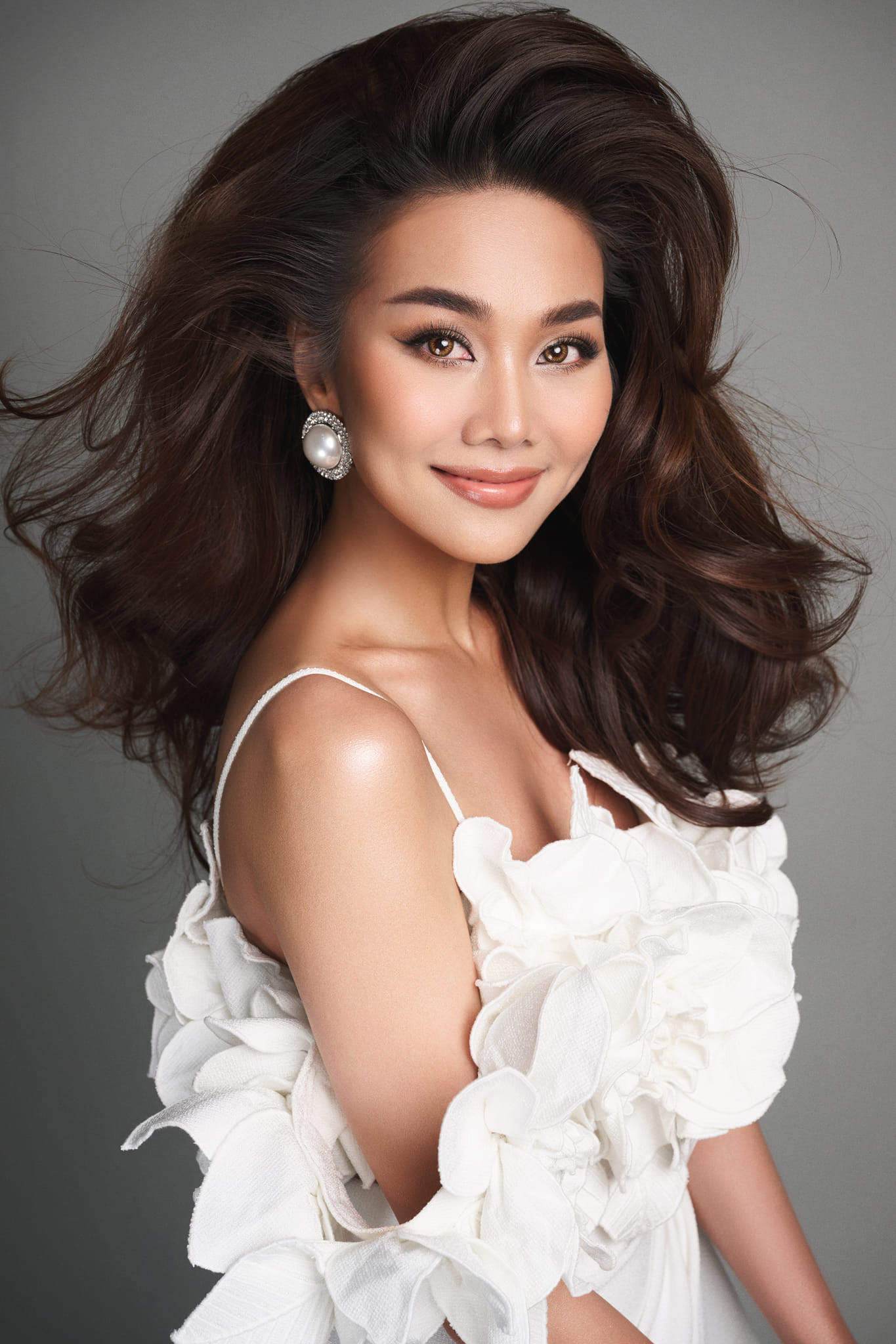 Danh tính "nửa kia" của Thanh Hằng vẫn được cô nàng giữ kín.