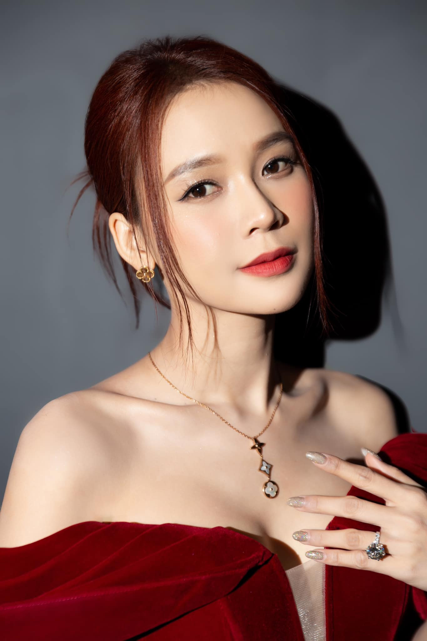 Nhan sắc nổi bật của Sam luôn nhận được nhiều lời khen từ khán giả. Nhan sắc nổi bật của Sam luôn nhận được nhiều lời khen từ khán giả.