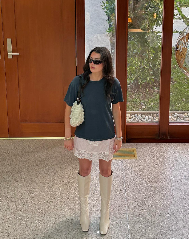 Bốt cao cổ giúp khoe đôi chân dài săn chắc, cũng như làm điểm nhấn cho trang phục. Bốt cao cổ giúp khoe đôi chân dài săn chắc, cũng như làm điểm nhấn cho trang phục.