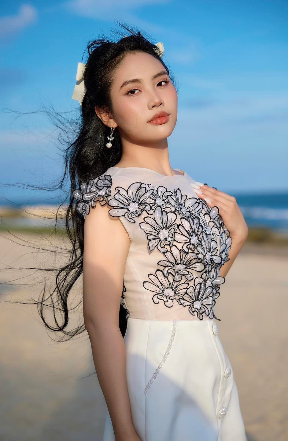 Phương Mỹ Chi ngày càng "nhuận sắc" khiến công chúng bất ngờ. Phương Mỹ Chi ngày càng "nhuận sắc" khiến công chúng bất ngờ.