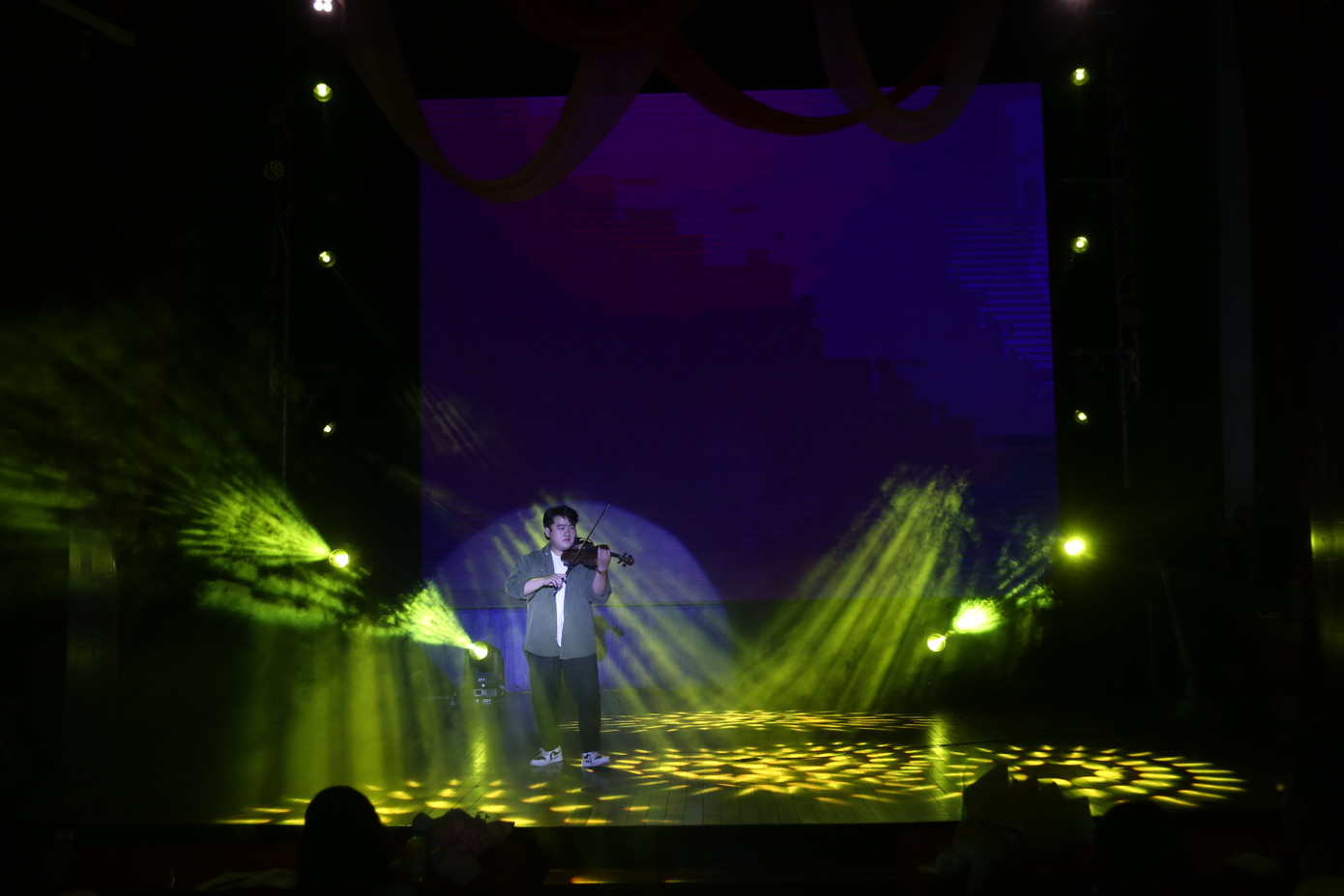 &quot;Dấu thanh thứ sáu&quot; còn du dương các &quot;đồng điệu&quot; bằng khúc vĩ cầm đa âm.