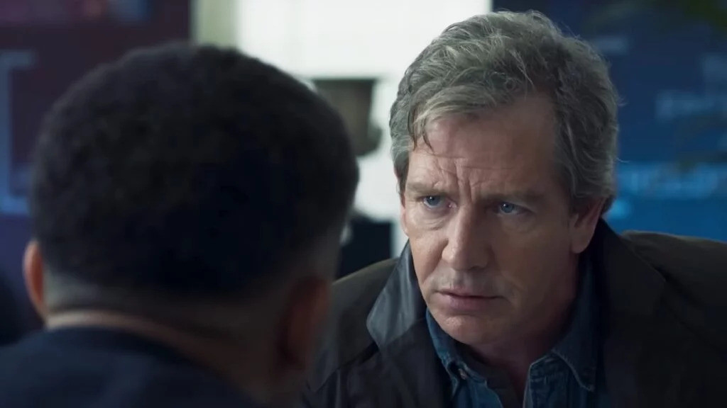 Trước khi gặp gỡ Nick Fury, Talos cũng đã có một cuộc đấu trí căng thẳng với Gravik. Cũng tại đây, người xem đã được tiết lộ về Super Skrull đầu tiên của MCU chính là Gravik khi hắn đã có được khả năng của virus Extremis (trong "Iron Man 3") để hồi phục vết thương. Trước khi gặp gỡ Nick Fury, Talos cũng đã có một cuộc đấu trí căng thẳng với Gravik. Cũng tại đây, người xem đã được tiết lộ về Super Skrull đầu tiên của MCU chính là Gravik khi hắn đã có được khả năng của virus Extremis (trong "Iron Man 3") để hồi phục vết thương.