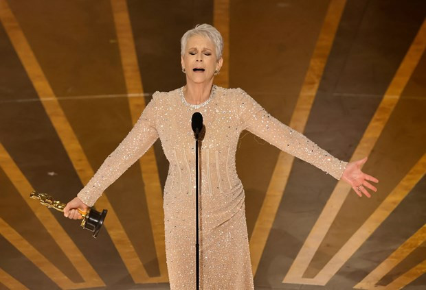 Jamie Lee Curtis chiến thắng giải Oscar ngay trong lần đề cử đầu tiên. Jamie Lee Curtis chiến thắng giải Oscar ngay trong lần đề cử đầu tiên.