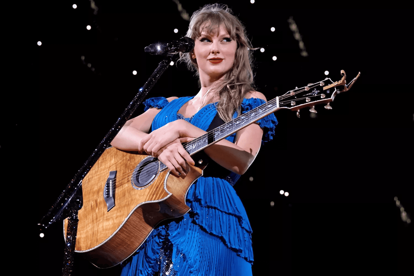 Chuyến lưu diễn The Eras Tour của Taylor Swift tạo nên cơn sốt vé trên toàn thế giới. Chuyến lưu diễn The Eras Tour của Taylor Swift tạo nên cơn sốt vé trên toàn thế giới.