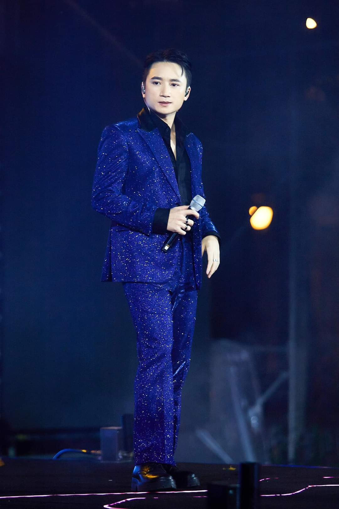 Giọng ca Khi Người Mình Yêu Khóc đã chắp bút cho nhiều bản nhạc phim đình đám. Giọng ca Khi Người Mình Yêu Khóc đã chắp bút cho nhiều bản nhạc phim đình đám.