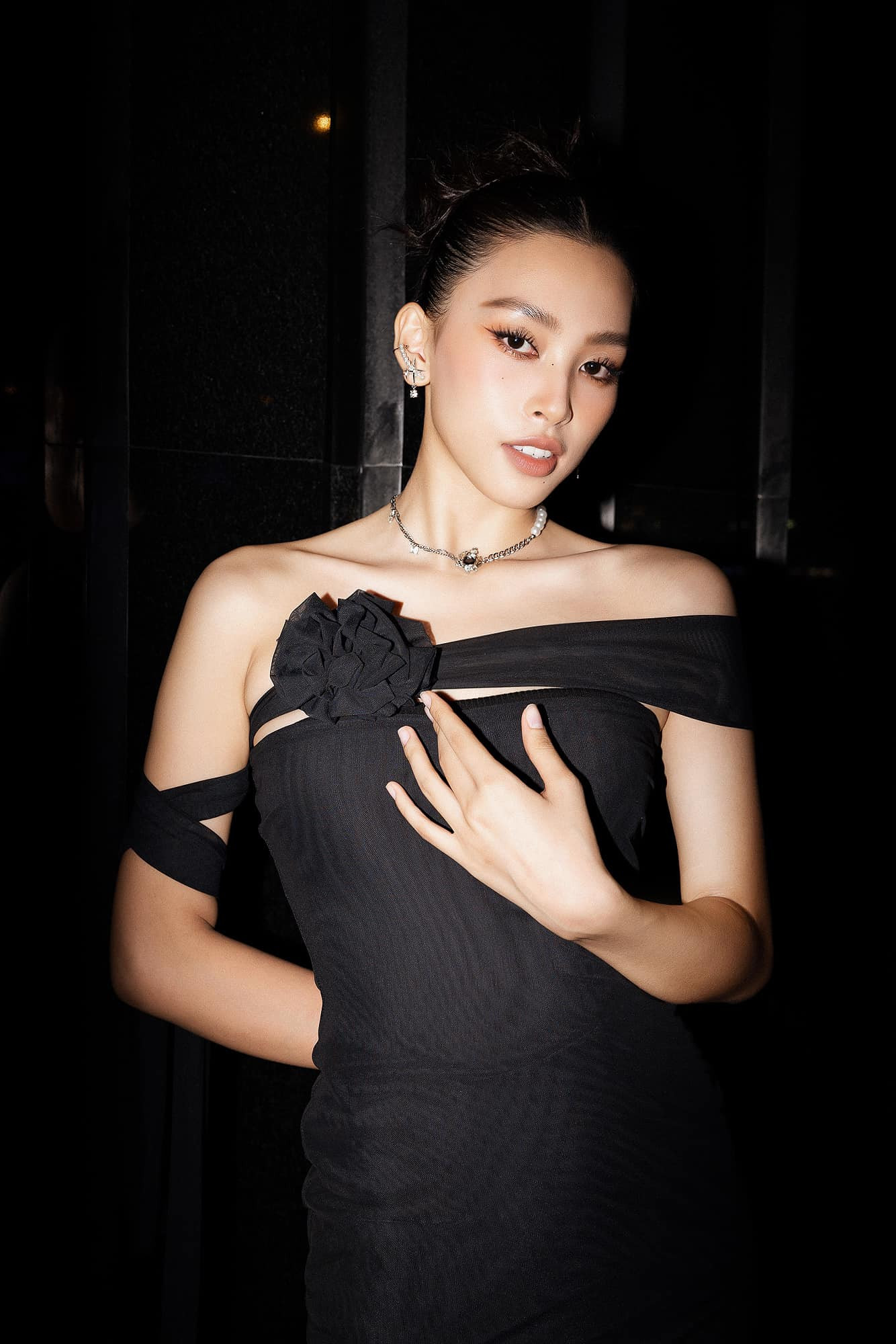 Dù với phong cách giản dị hay lên đồ sang chảnh, Tiểu Vy vẫn gây ấn tượng với nhan sắc nổi bật. Dù với phong cách giản dị hay lên đồ sang chảnh, Tiểu Vy vẫn gây ấn tượng với nhan sắc nổi bật.