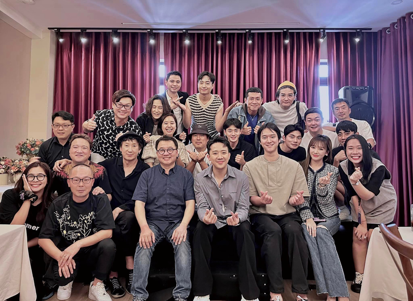 Vợ chồng Trấn Thành đã có cuộc gặp gỡ với ê-kíp Bỗng Dưng Trúng Số.