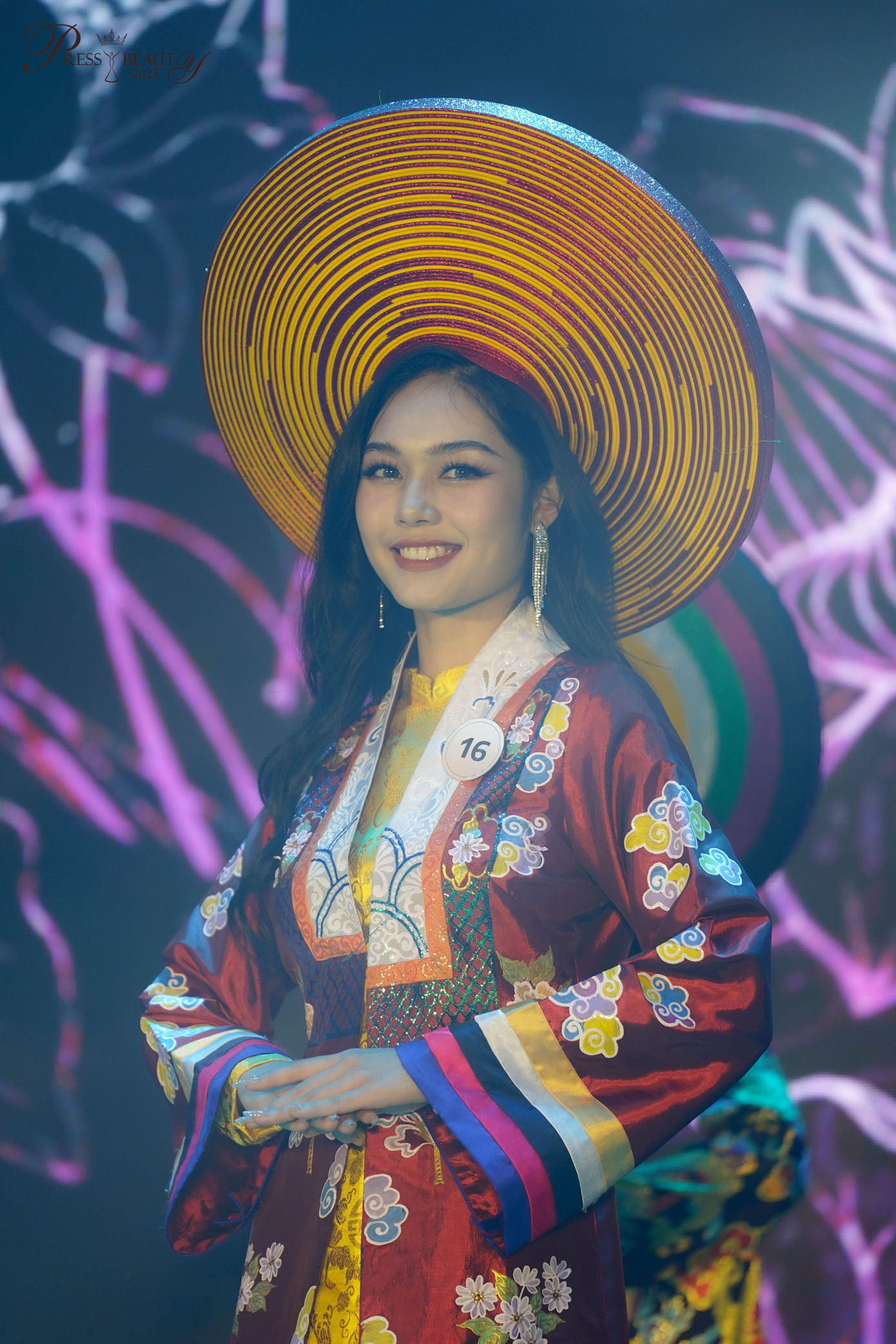 Tân Hoa khôi tỏa sáng rực rỡ trong đêm Chung kết.