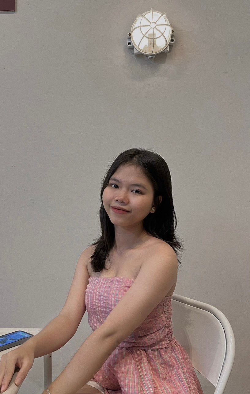 Cô bạn tranh thủ dịp lễ để về thăm gia đình trước khi vào học năm Ba. Ảnh: NVCC