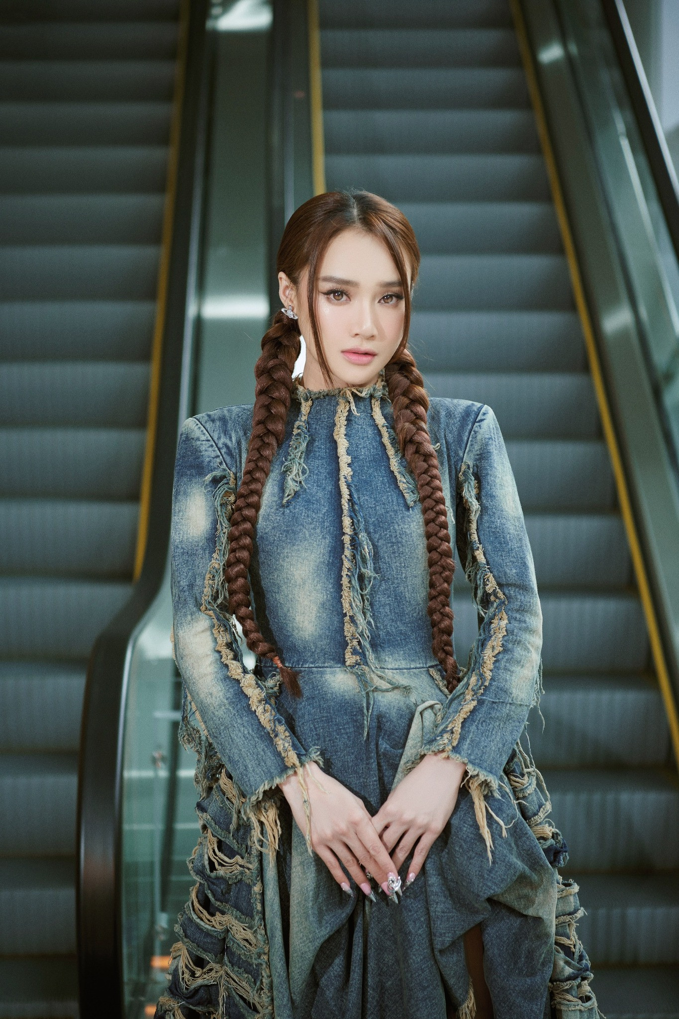 Nhã Phương khẳng định bản thân không yếu đuối như mọi người vẫn nghĩ. Nhã Phương khẳng định bản thân không yếu đuối như mọi người vẫn nghĩ.