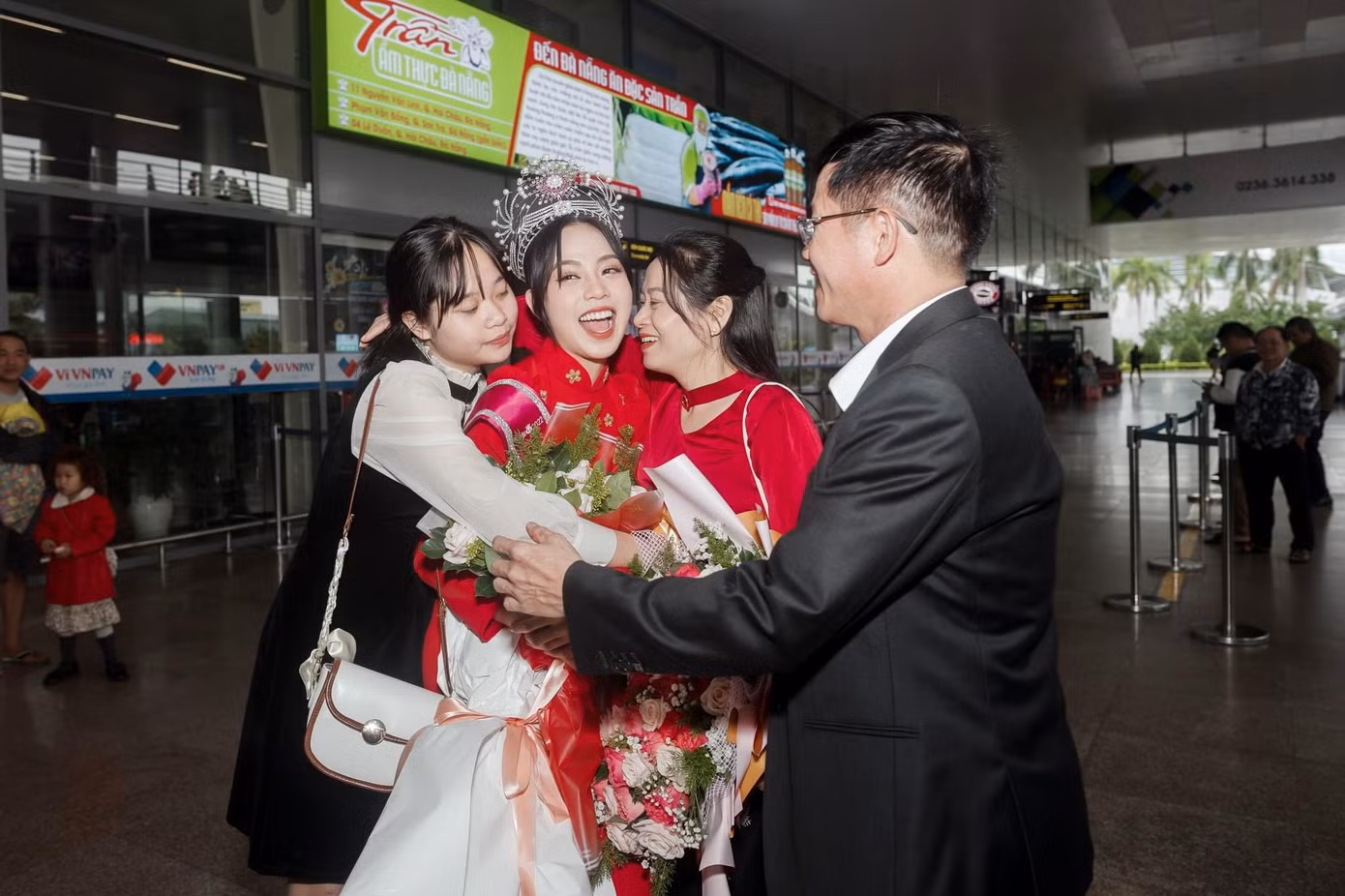 Hoa hậu Việt Nam 2022 Huỳnh Thị Thanh Thủy trở về quê nhà trước thềm năm mới.