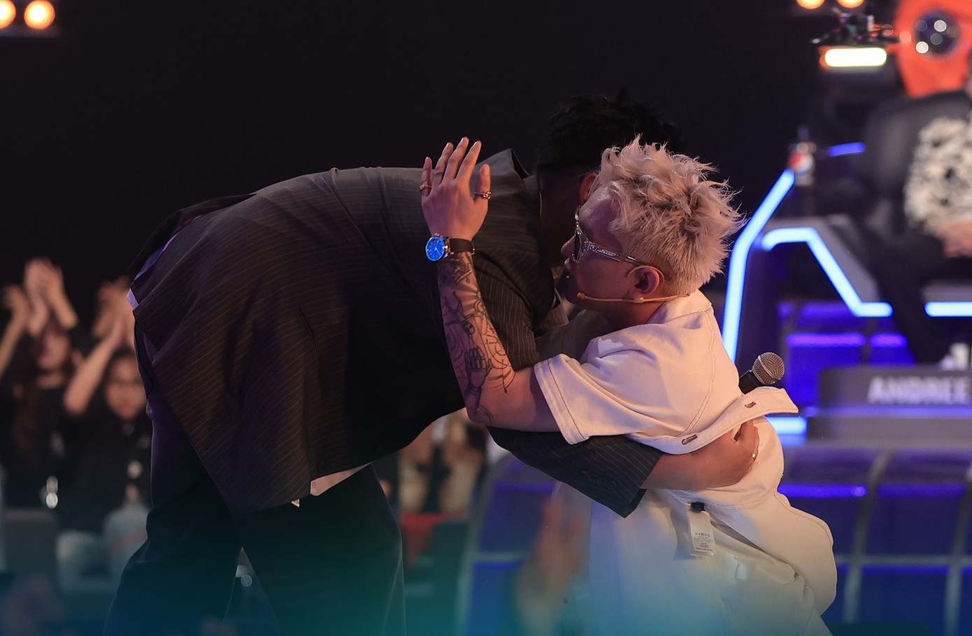 Sau hội ý, 3 giám khảo quyết định đưa Công Hiếu về đội huấn luyện viên B Ray. Sau hội ý, 3 giám khảo quyết định đưa Công Hiếu về đội huấn luyện viên B Ray.