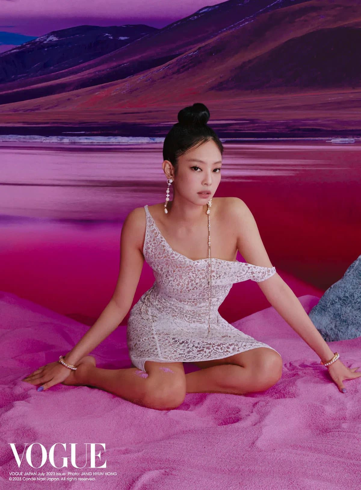 Chiếc váy voan nửa kín nửa hở được dự đoán sẽ trở thành hot item thời gian tới.