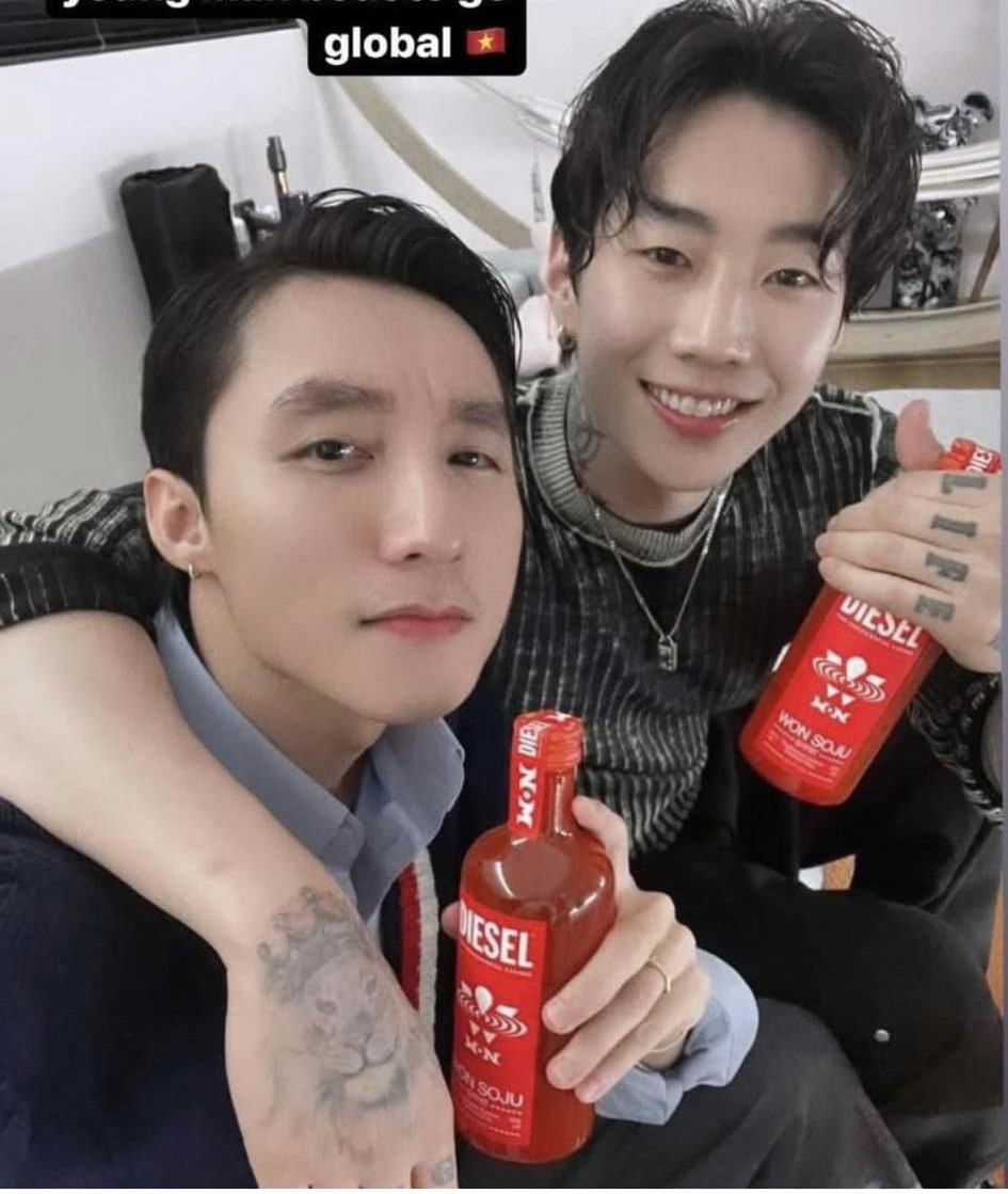 Người hâm mộ không khỏi mong đợi vào sự hợp tác của cả hai trong tương lai.