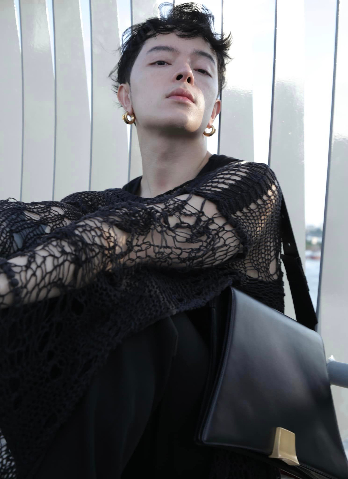 Vì không thể mượn được đồ nên nam stylist ngang nhiên đạo nhái khiến Kelbin Lei bức xúc.