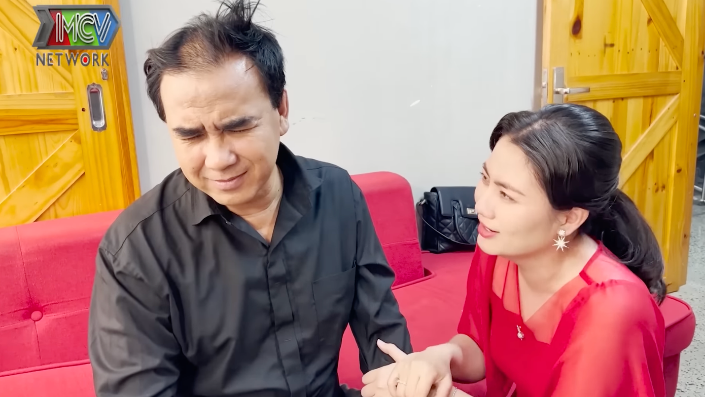 Khuôn mặt bất lực của "ông mối" khiến khán giả vừa buồn cười vừa thương.