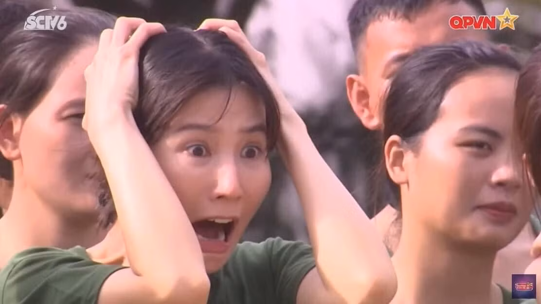 Diễm My 9x "giật spotlight" với chiếc meme ấn tượng trong ngày đầu nhập ngũ.