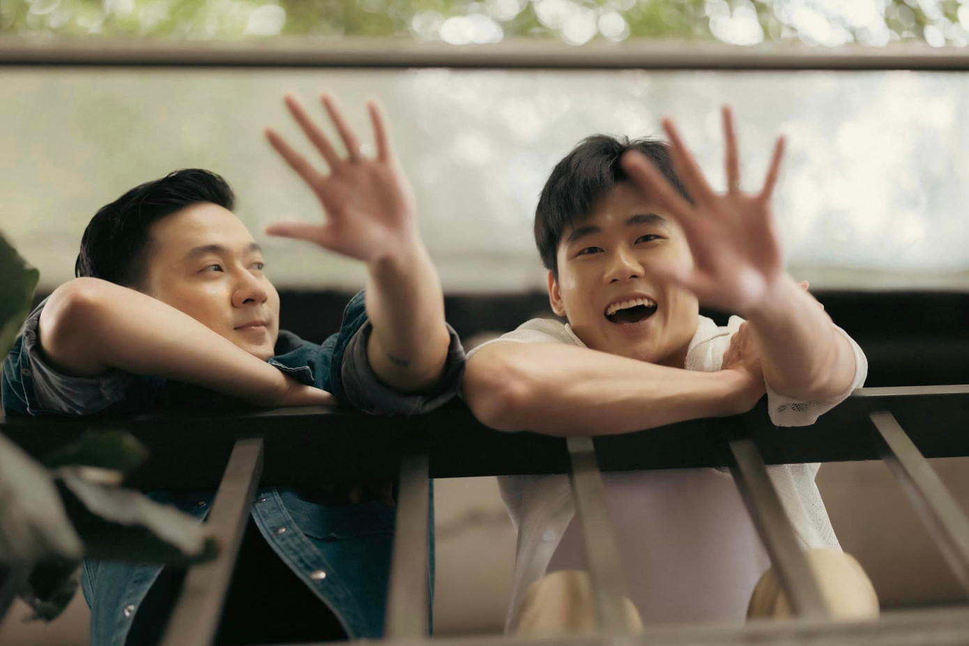 Chí Tân và Danh Đỗ là bạn từ lớp 1, chuyện tình 10 năm của cặp đôi khiến nhiều khán giả ngưỡng mộ.