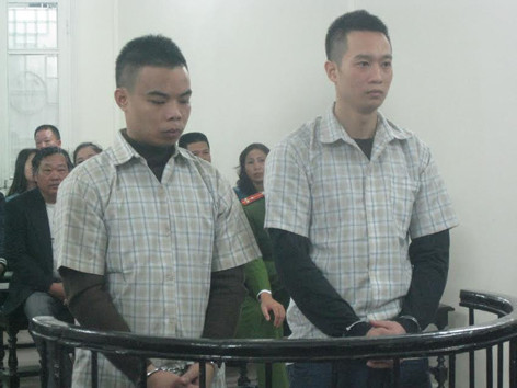 Hai bị cáo Vũ Hùng và Nguyễn Thành Dũng trong phiên xử ngày 22/11. Hai bị cáo Vũ Hùng và Nguyễn Thành Dũng trong phiên xử ngày 22/11