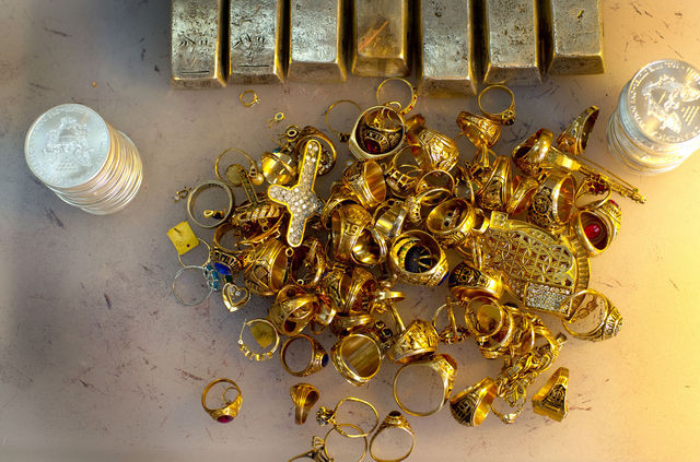 Vàng sẽ khép lại tháng giảm giá thứ ba liên tiếp. Nguồn ảnh: Bloomberg