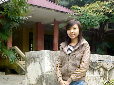 Bố nghiện, mẹ bỏ đi, cô gái trẻ vẫn kiên trì học hành để trở thành giáo viên.