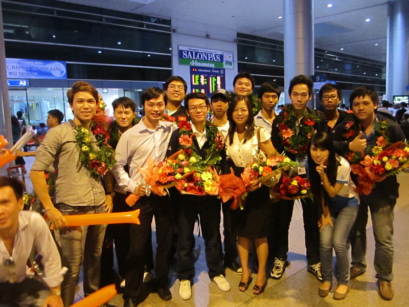 Những VĐV World of Tanks tại sân bay Tân Sơn Nhất